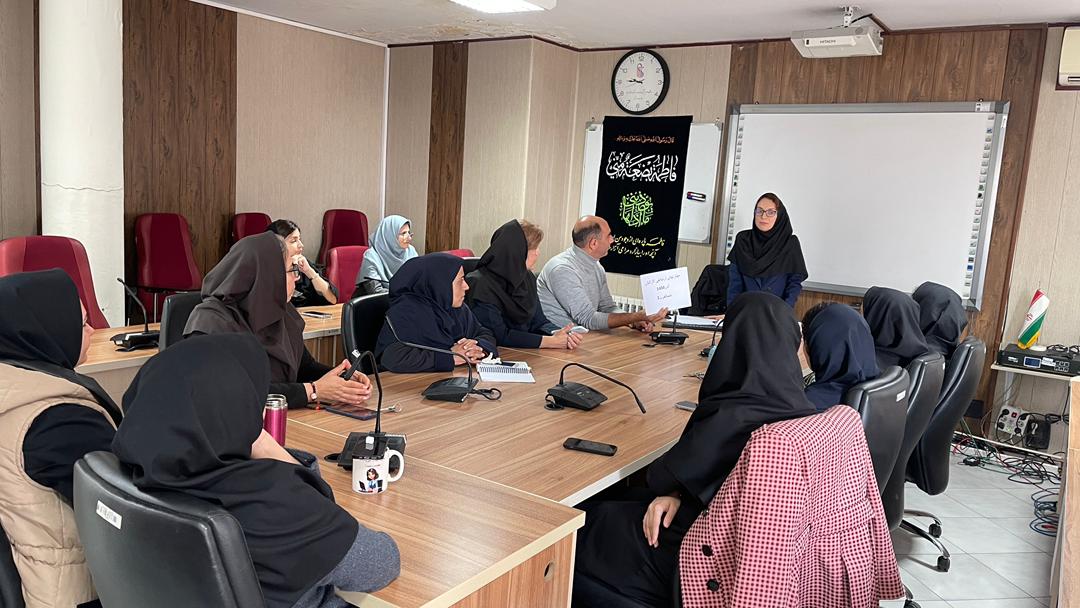 برگزاری جلسه آموزشی مهارت‌های ارتباطی برای تعامل حرفه‌ای همکاران در محیط کار در مرکز بهداشت شمال‌غرب دو دانشگاه علوم پزشکی ایران 